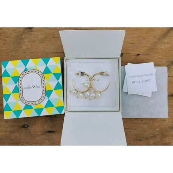 New Rebecca Minkoff x Stella & Dot Natriella Pearl Hoops Earrings Gold - Picture 2 of 5